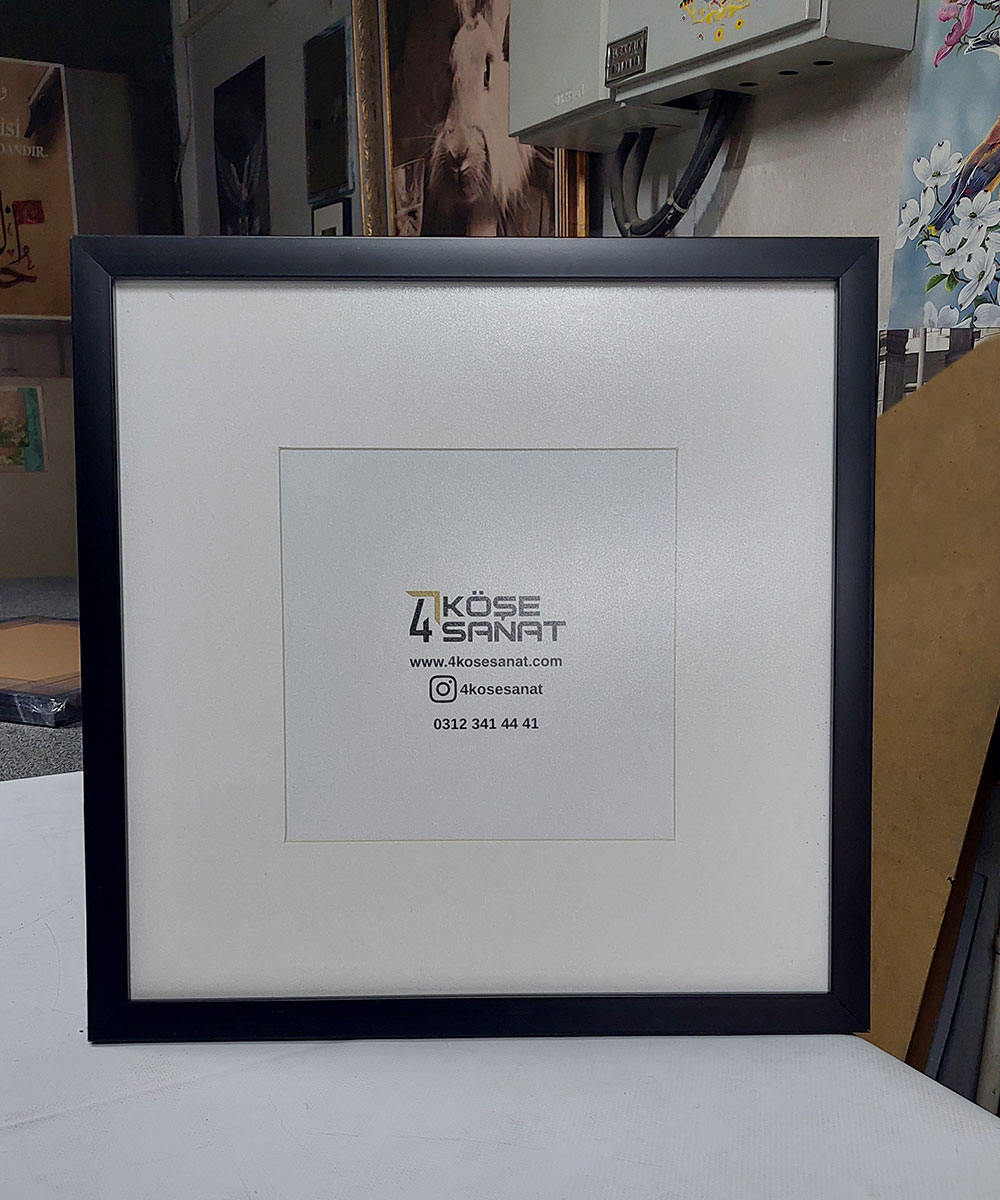 Paspartulu Siyah Çerçeve